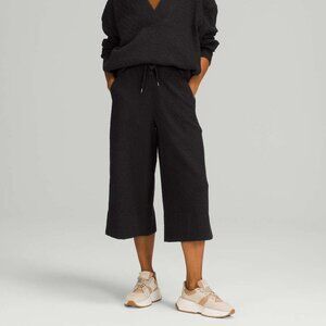 Lululemon womens black casual Rippled Wide Leg Super-High-Rise Crop size 6